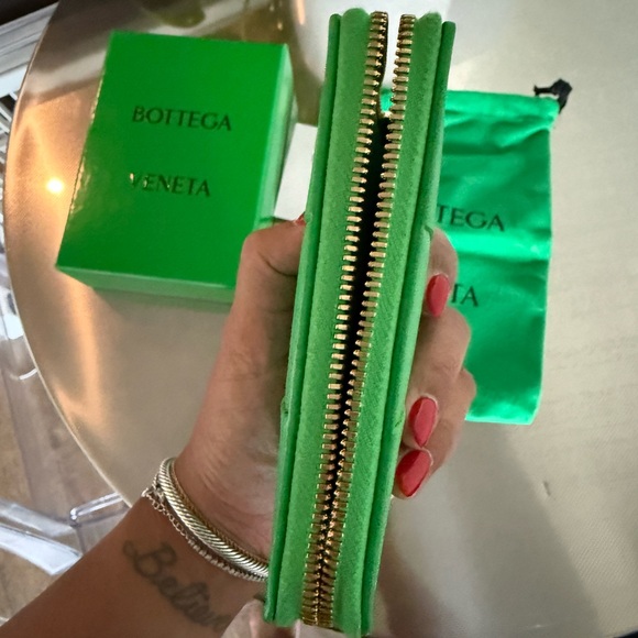 Bottega Veneta Zip Around Wallet - Picture 7 of 15
